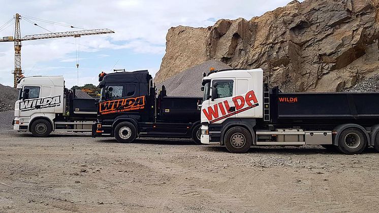 AddMobiles mobila arbetsorder kommer bidra till fler effektiva transporter för Wilda, här på plats på Granlunds grus för att hämta material. Foto: Wilda AB