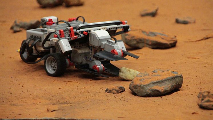 Ein "Mars-Rover" der 5. SIA-RoboTool bei der Arbeit.