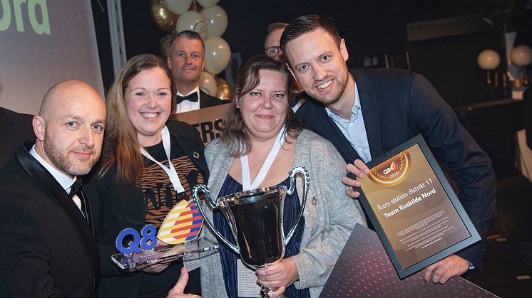 Team Roskilde Nord modtager prisen som bedste Q8-servicestation i distriktet