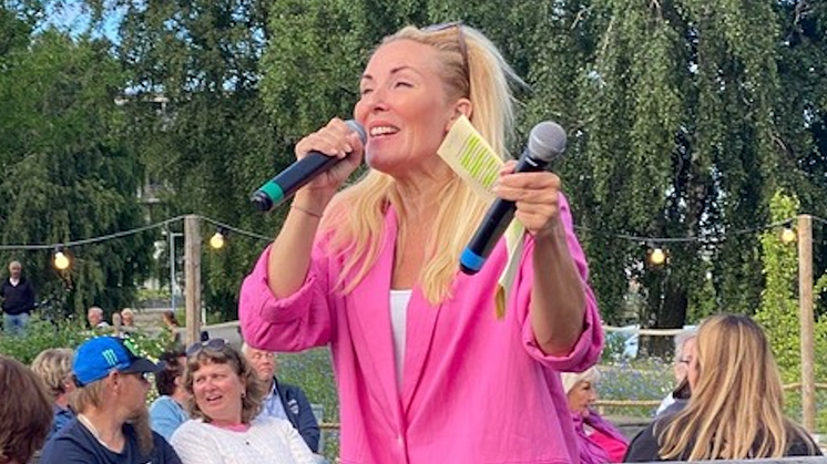 Annica Svensson, känd från Doobidoo, kommer att leda allsången i Nordstan