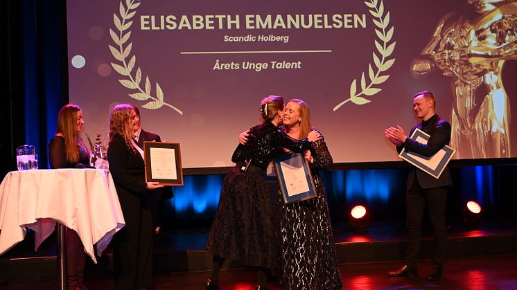 Elisabeth Emanuelsen på scenen under prisutdelingen tirsdag kveld. Foto: Tone Mella/Scad