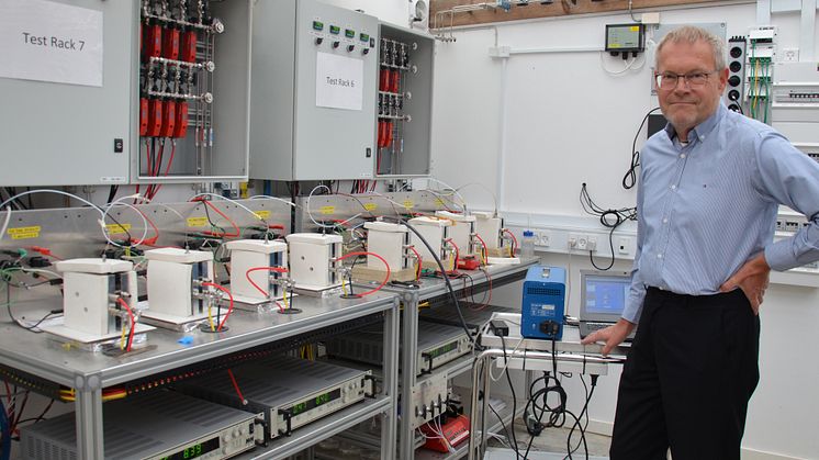Hans Aage Hjuler at the fuel cell lab at the Kvistgaard site.