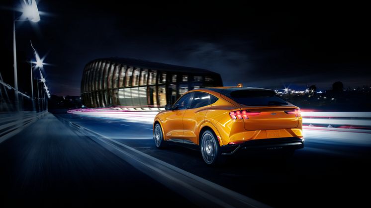 A Ford Mustang Mach-E GT Orange Fury színben is elérhető lesz