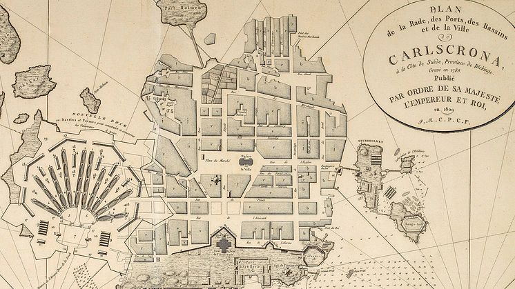 Karta över Karlskrona, med tillhörande hamnar och dammar, av kartografen Fleurieu.