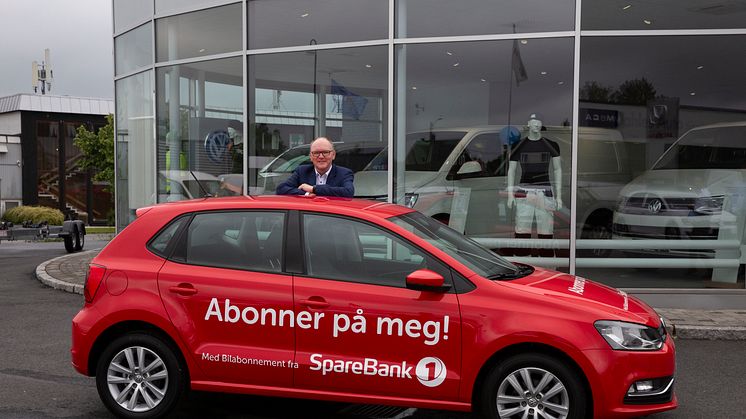 Den første abonnementsbilen fra SpareBank 1 ruller i disse dager ut på norske veier, i samarbeid med AVIS Østfold, Dahles Bilutleie og Dahles Auto Sarpsborg. På bildet: Svein Skovly, prosjektleder for Bilabonnement fra SpareBank 1.