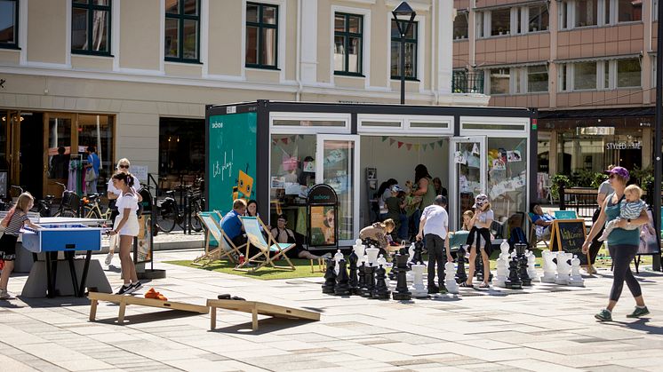 Sommartorg har lockat 14 000 besökare under sommaren. Foto: Tobias Andersson/upplevskovde.se