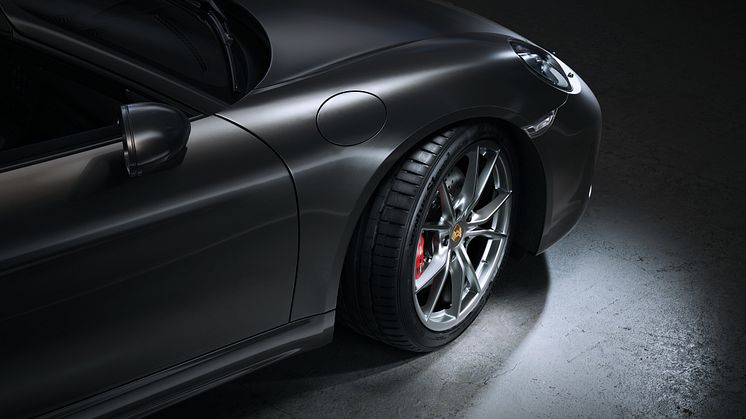 Däcktillverkaren Hankook inleder ännu ett OE-samarbete tillsammans med Porsche. Sportbilstillverkarens nya modell 718 Boxster kommer OE-utrustas med Hankooks exklusiva UHP-sommardäck Ventus S1 evo 3 fr.o.m. våren 2021