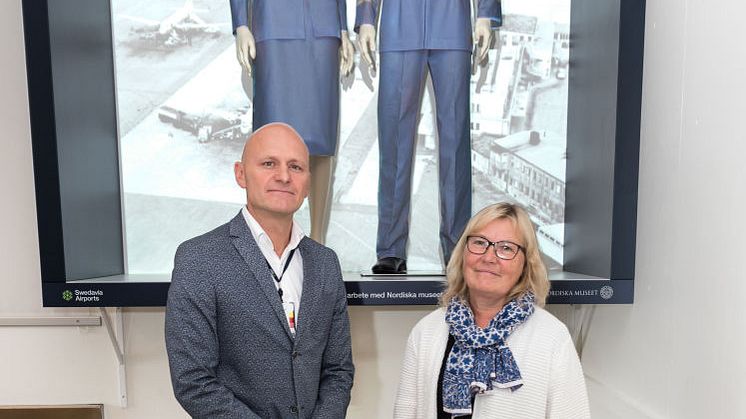 Peder Grunditz, flygplatsdirektör på Bromma Stockholm Airport och Marianne Larsson, intendent och forskare på Nordiska museet.