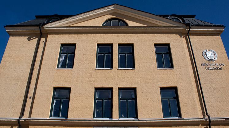 ​Högskolan i Skövde planerar för en återgång till campus under hösten 2021. Men Högskolan väljer att använda sig av en hybrid mellan campus- och distansundervisning under höstterminens första veckor.