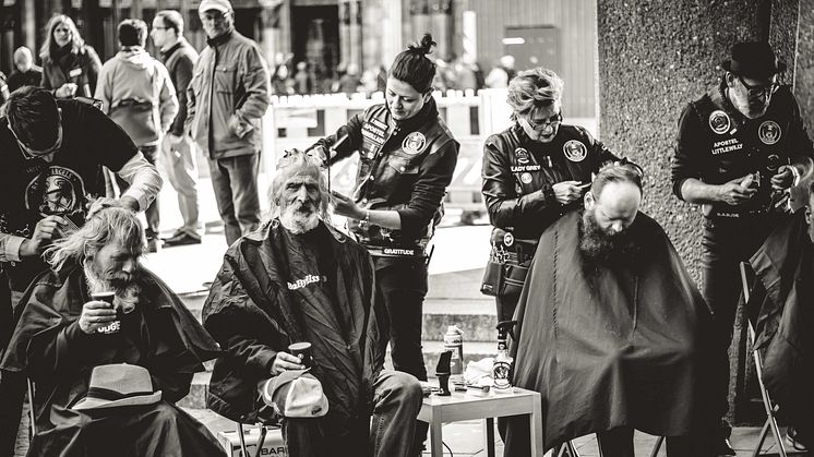 Strasseneinsatz der Barber Angels - Foto: Viola Hedtke Decker/Emotion-Fotos.eu