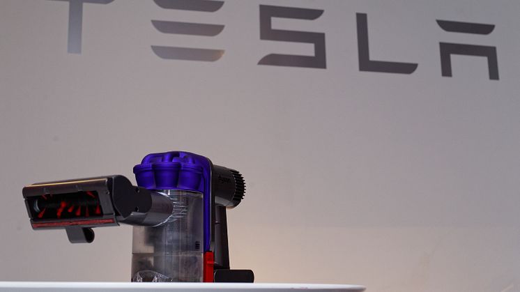 Dyson Technologie setzt auf Tesla Roadshow Akzente