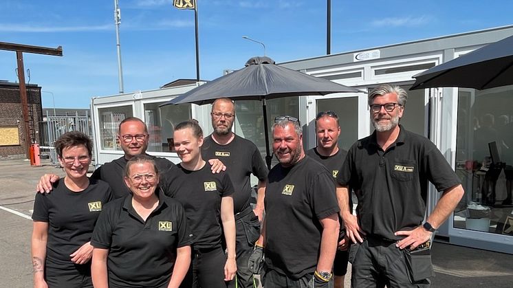 En del av personalen på XL-BYGG A-TRÄ i Landskrona som har arbetat hårt för att få igång verksamheten igen. 