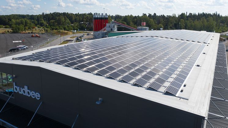 Stor satsning på solceller när Evolv och Budbee färdigställer tre nya logistikterminaler