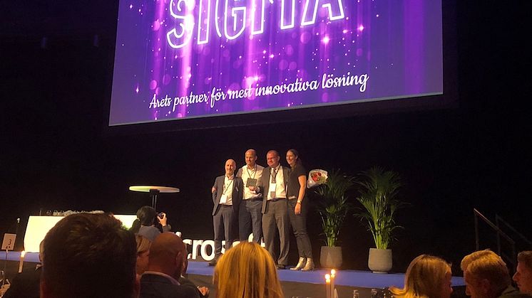 Proud winner of the award “Partner of the Year for the most innovative solution”. Persons from left: Klas Hammar, Microsoft; Joacim Damgard, MD Microsoft Sweden; Hans Hellström, Sigma IT Consulting and Catharina Ljungberg, Microsoft.