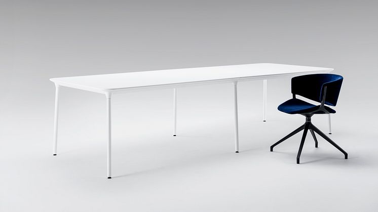 Phoenix table and chair
