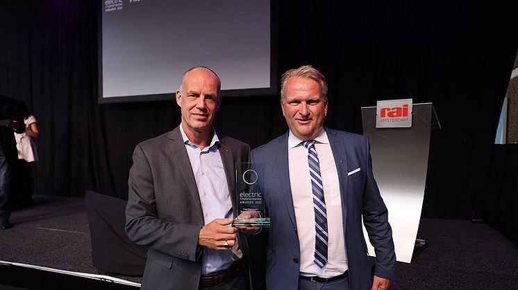 Ottar Ristesund receives Propulsion Systems Manufacturer of the Year award at Electric & Hybrid Marine World Expo for Kongsberg Maritime