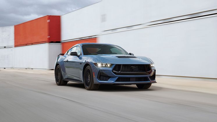 Noul Ford Mustang trece la un alt nivel grație designului, performanței și imersiunii digitale oferite și propune o experiența unică de conducere
