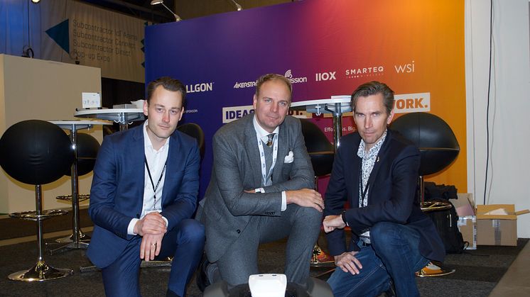 Tobias Söderlund (left) and Jan-Åke Lindqvist (right) from WSI together with Rikard Florin from Telit. In front of them the smart environmental sensor can be seen in white on top of the robot lawnmower from Husqvarna. 