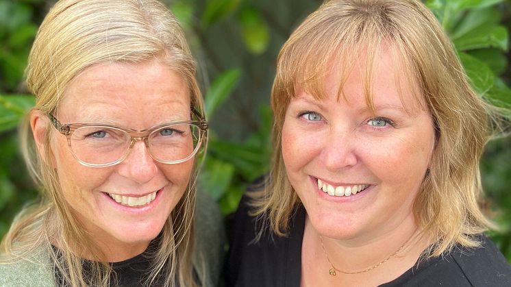 Camilla Settlin och Mirja Westerlund, grundarna av Yoga Västervik.