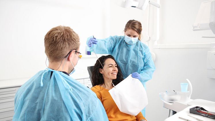 Ifølge tandlægeprofessor, Palle Holmstrup, har patienter, der går regelmæssigt til tandlæge, mindre risiko for at få betændelse i mundhulen. Foto: PR.