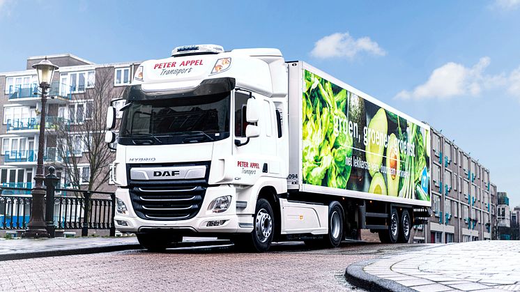 Tillsammans med den nederländska transportören Peter Appel har DAF Trucks börjat fälttesta CF Hybrid-lastbilar med målet att testa lastbilarna – som är fullständigt elektriska och har nollutsläpp i stadsområden – på vägen.