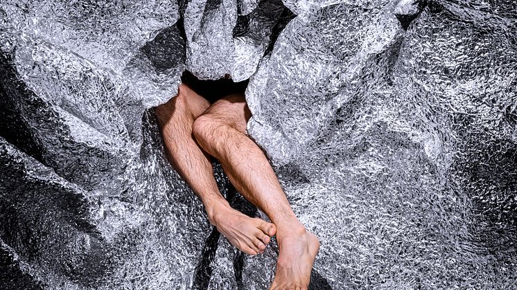 Norrdans nya verk Cave av amerikanska koreografen Rena Butler tar avstamp i Platons grottliknelse. Foto: Lia Jacobi