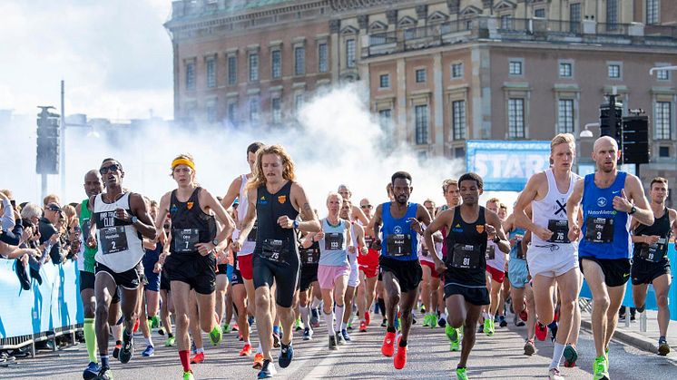 Bild från starten på Ramboll Stockholm Halvmarathon 2019