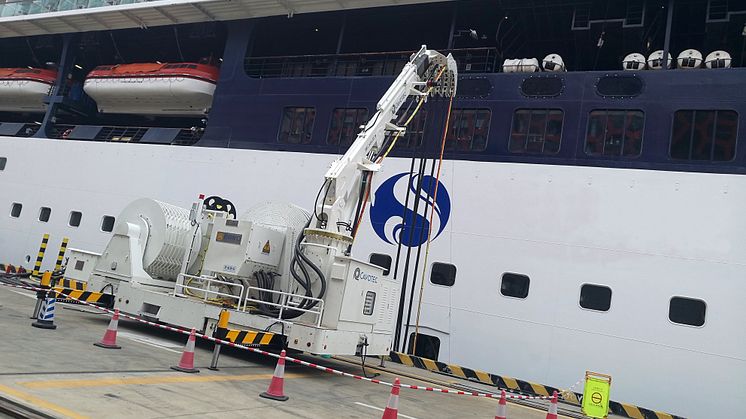 A battery-powered AMPMobile unit connects a ship to shore power at Shenzhen cruise terminal. 