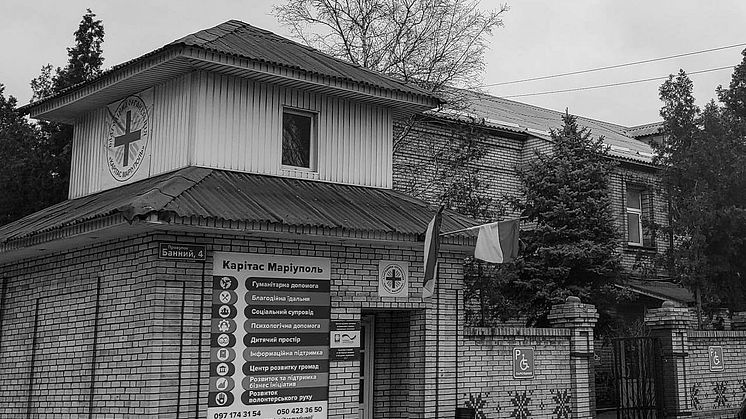 Caritas Mariupols kontorsbyggnad totalförstördes av de ryska styrkorna. Sju personer dog, bland dem två Caritasanställda.