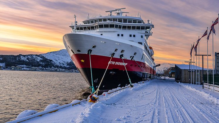 MS Otto Sverdrup til kai i Ålesund. Foto: Andrea Klaussner / Hurtigruten