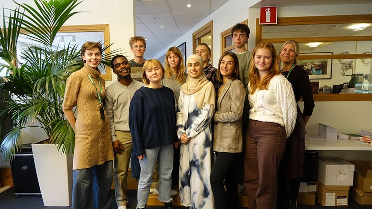 Tio ungdomar från olika delar av Malmö deltar i Barnfondens projekt. Foto: Barnfonden 