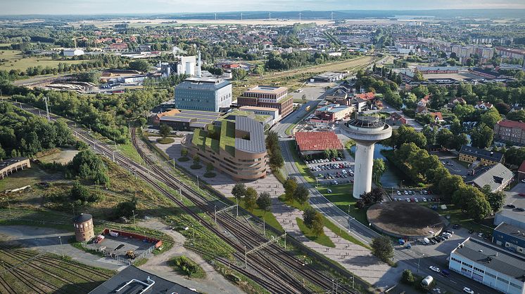 Bildmontage över Kristianstads kommuns förslag för högskolans placering på Lokstallstomten. Illustration: Sandell sandberg del av AFRY