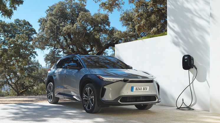 Toyotas nye elbil bZ4X er klar for utlevering til kundene