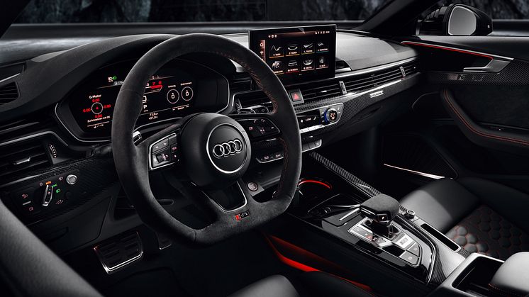 Audi RS 4 Avant (tangorød)