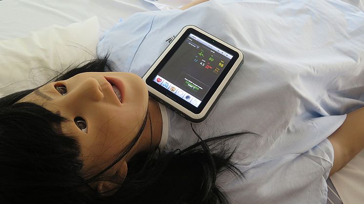 På simuleringsdockan Nursing Anne kan man mäta pulsen