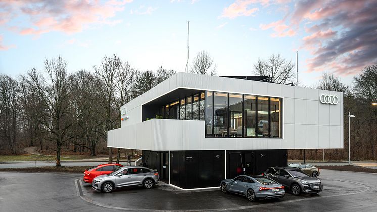 Audi charging hub åbner som et lynopladningskoncept, der kan reserveres