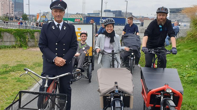 Carlos Jacobsen, Lan Marie Nguyen Berg og Cato Børresen ledet lastesykkelparaden i Oslo lørdag. Rett bak i paraden kom elvaresyklene fra Elskede by.
