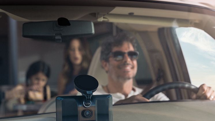Garmin DriveCam 76 och CamperCam 795 ger förstklassig navigationsteknik och högupplösta videofunktioner till dig som kör i din vardag