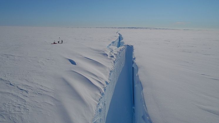 The Halloween crack in the Brunt Ice Shelf (Credit: Jan De Rydt/British Antarctic Survey)