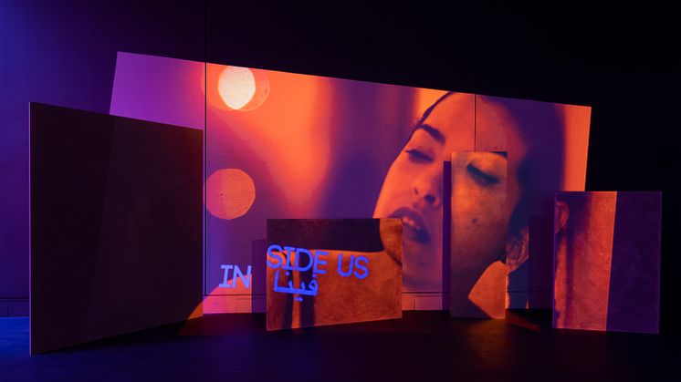 Installasjonsfoto Basel Abbas og Ruanne Abou-Rahme, May amnesia never kiss us on the mouth, 23.04. – 26.06.2022. The Museum of Modern Art, New York. © 2022 The Museum of Modern Art, New York. Foto: Jonathan Muzikar.