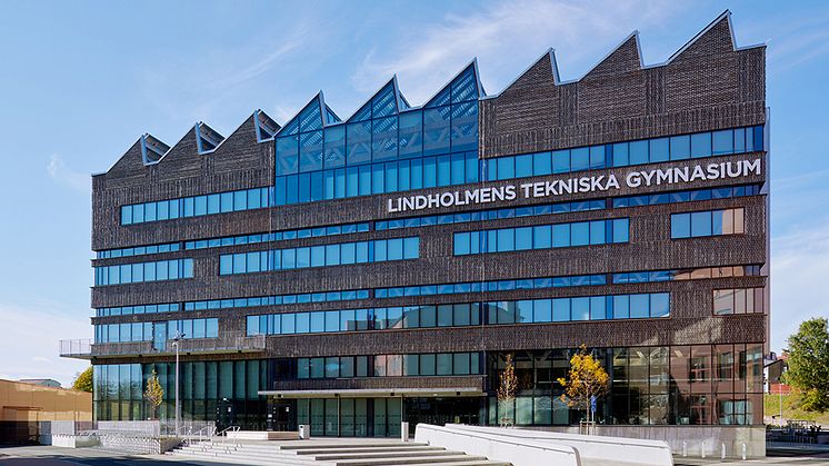 Lindholmens Tekniska Gymnasium i Göteborg med sin karaktäristiska silhuett.