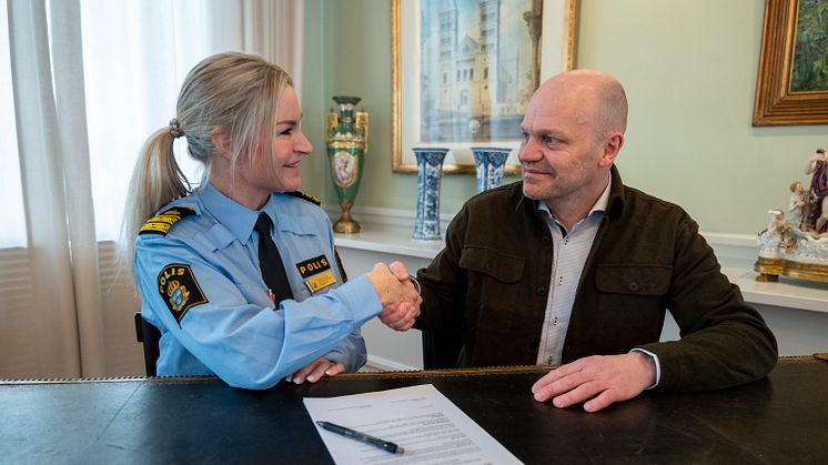 Ulrika Olsson och Anders Almgren har undertecknat Polisens och Lunds kommuns samverkansöverenskommelse för åren 2024-2027.