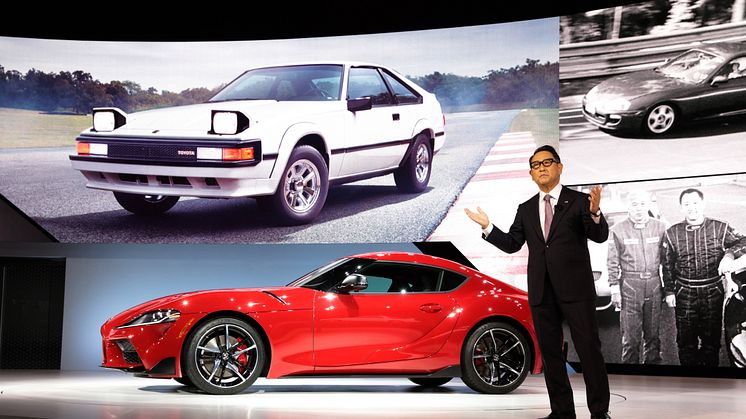 Toyotas toppsjef Akio Toyoda er hedret som Årets bilperson i verden 2021