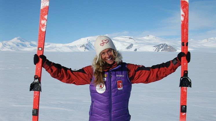 Cecilie Skog døper MS Spitsbergen