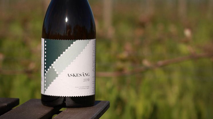 Askesäng 2020, ett fylligt vin av druvsorterna Souvignier Gris och Solaris.