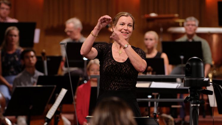 Karin Oldgren – väletablerad, prisbelönt och eftertraktad kördirigent. Foto: Arne Hyckenberg