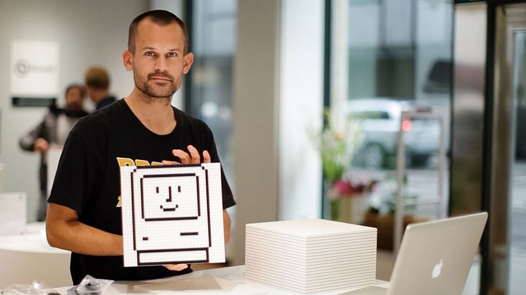 Macforum auktionerar ut Stefan Holms Apple-ikoner i Lego för välgörenhet