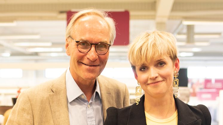 Tomas Bjöersdorff, verkställande chef på Erikshjälpen Second Hand och 2018 års Second Hand Profil, Anna Lidström. Foto: Patricia Franzén