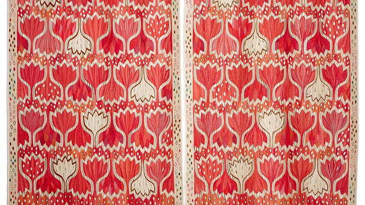 Röd Crocus av Ann-Mari Forsberg, gobelängvariant 272 x 334 cm i två delar. Vävd tillsammans med kollegorna Elsa Mörk, Eva Forslund och Helen Carlsson 2015. Foto: MMF AB