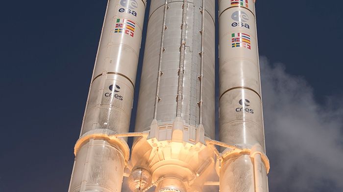 En Ariane 5 lyfter från Kourou i franska Guyana.